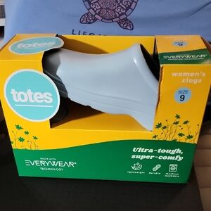 Totes Women's White Everywear Clogs